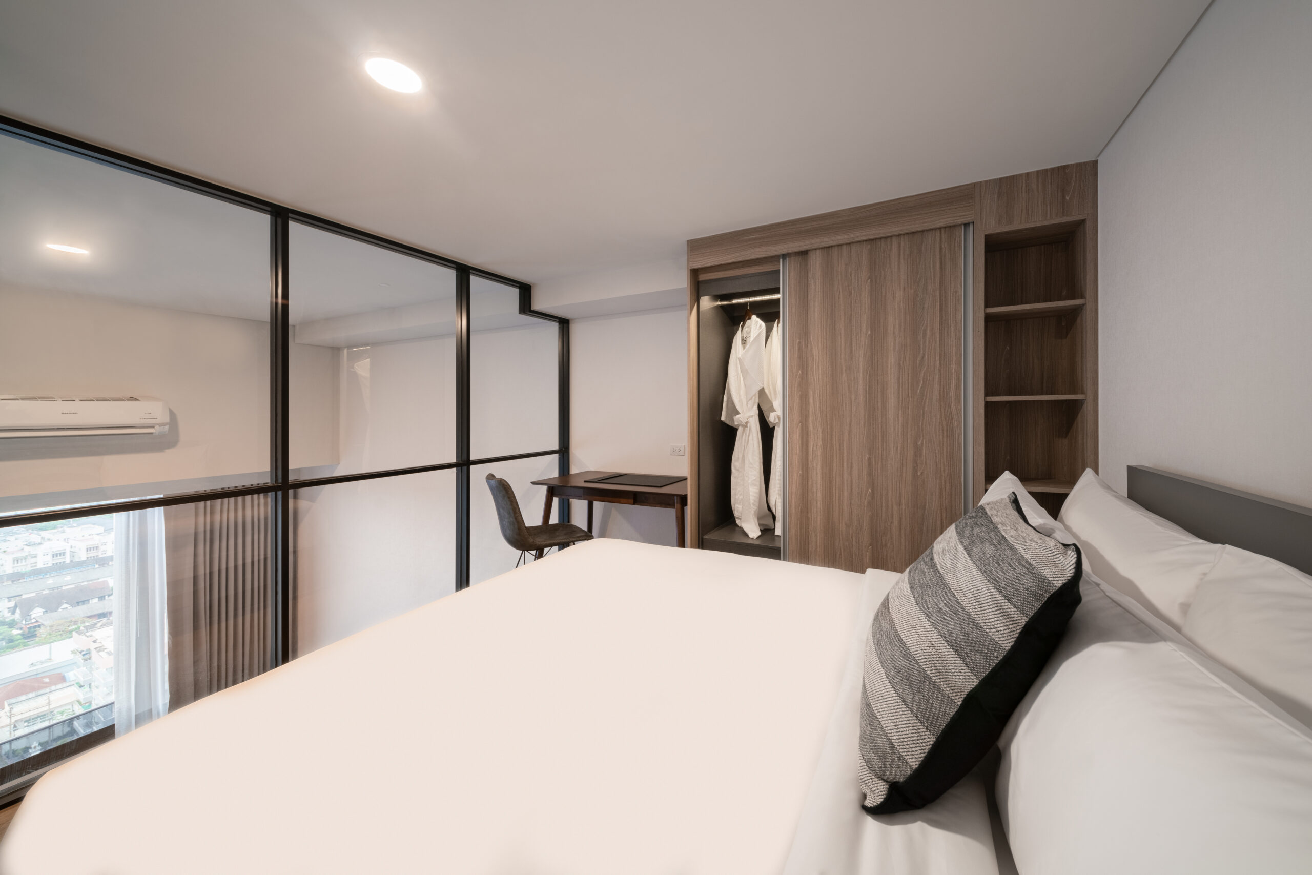 Ramada87-Room1-05