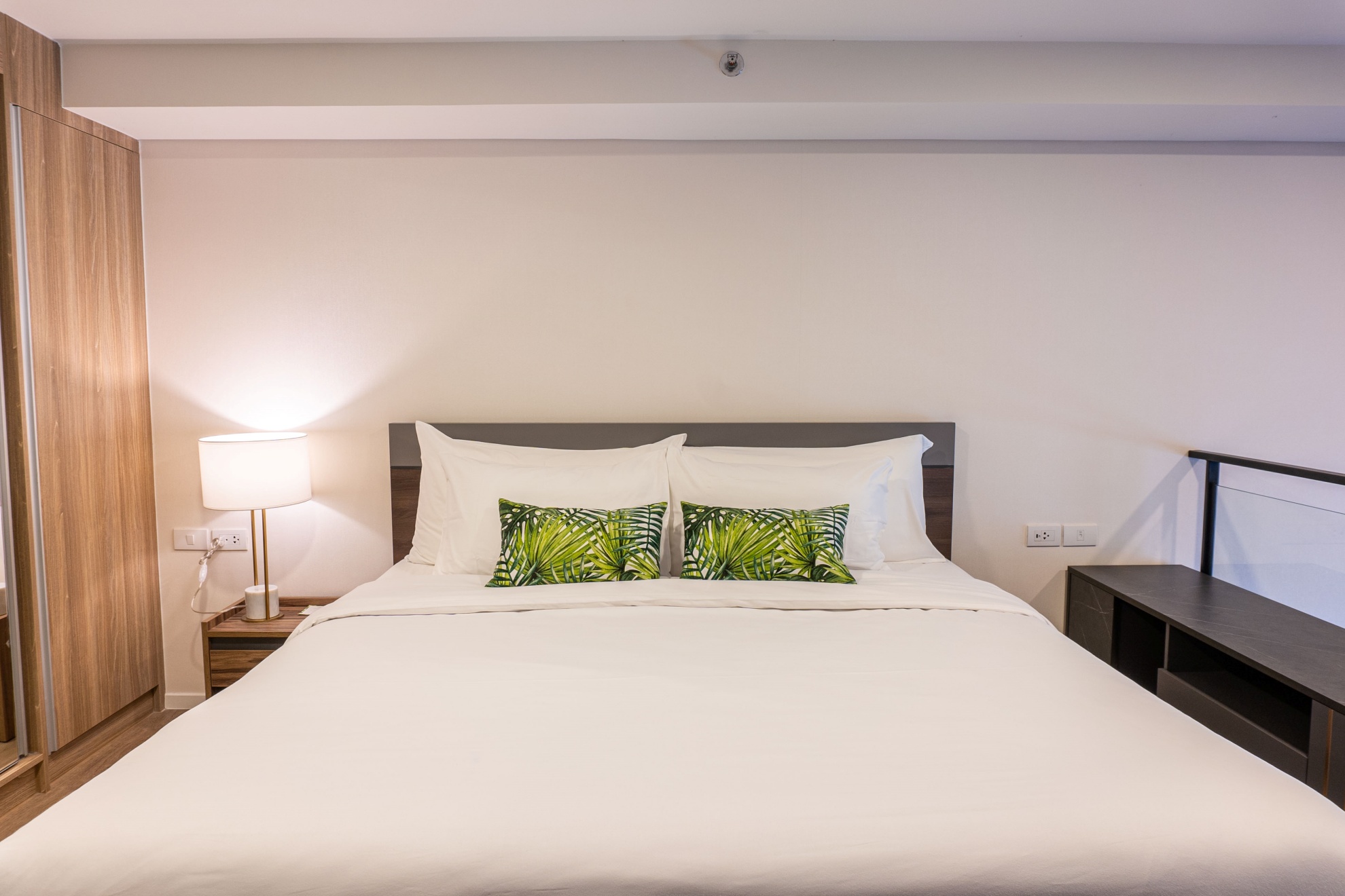 Deluxe Duplex Queen Bed