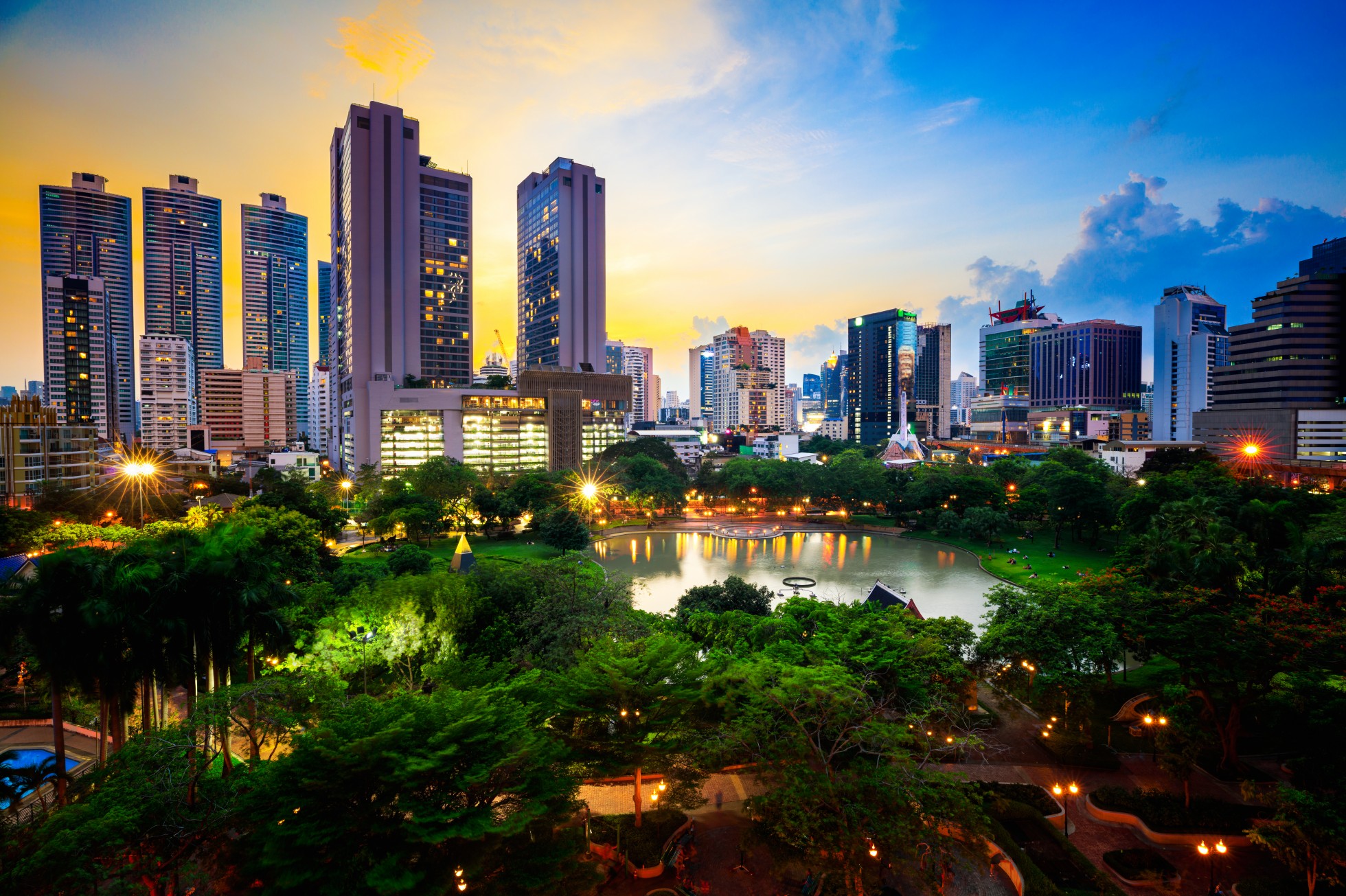 Benchasiri-Park.jpg